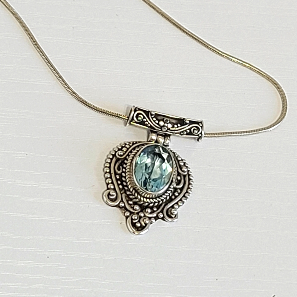 Vintage Sterling Silver Boho Blue Aquamarine Crystal Cabochon Pendant Necklace